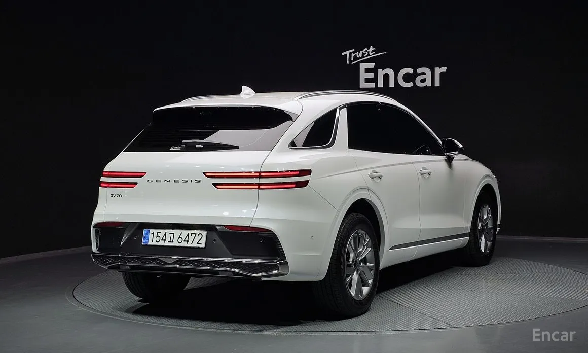 Фото 2 - Genesis GV70