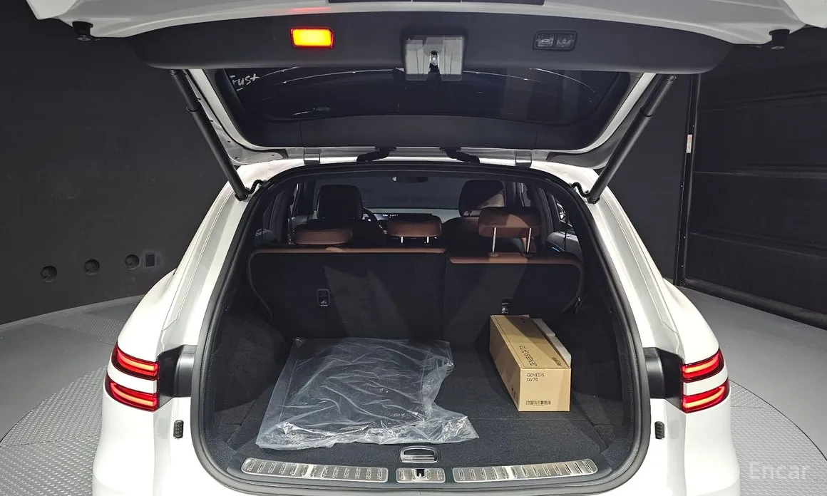 Фото 20 - Genesis GV70