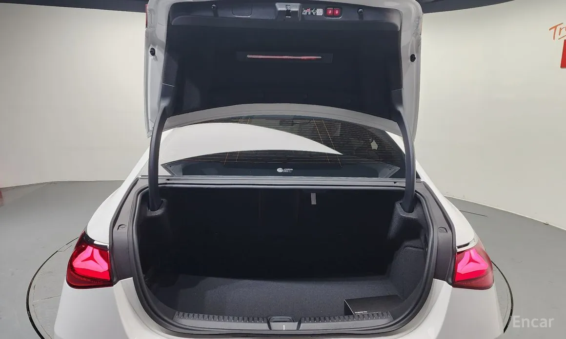 Фото 20 - Mercedes-Benz E-Class