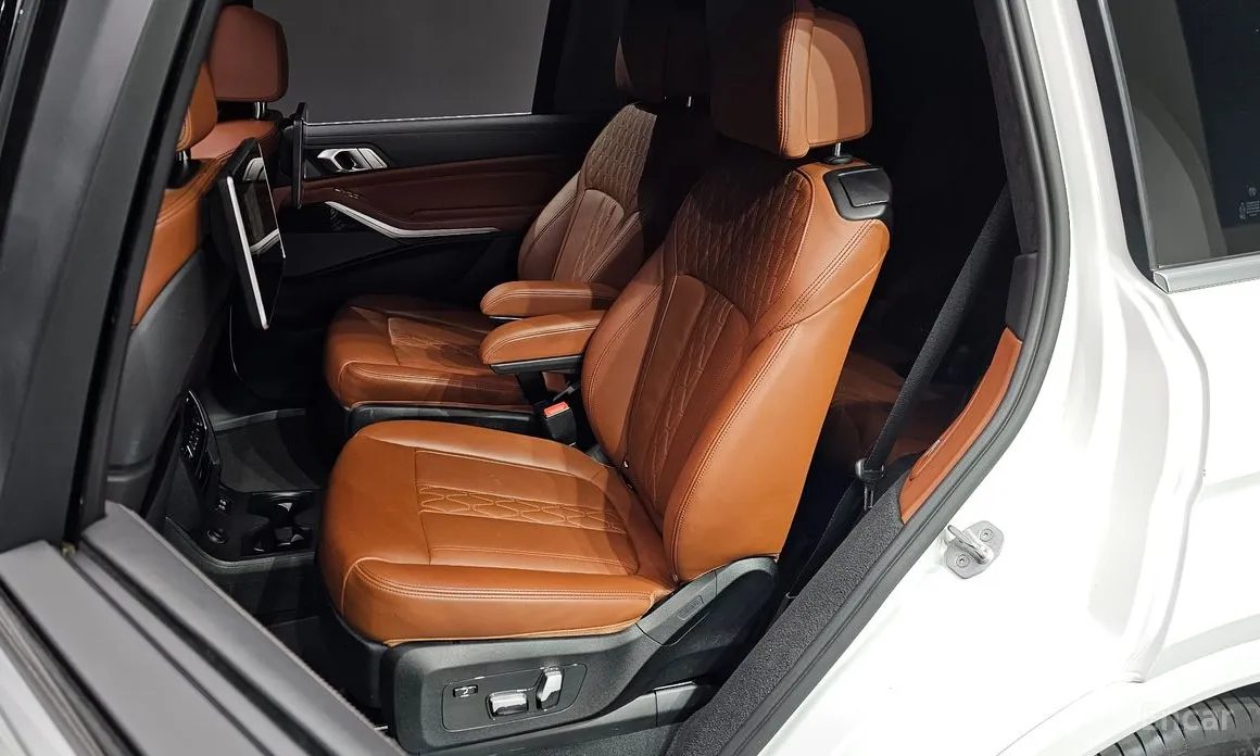 Фото 12 - BMW X7