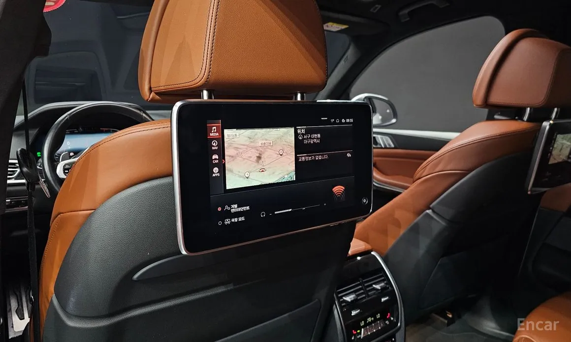 Фото 18 - BMW X7