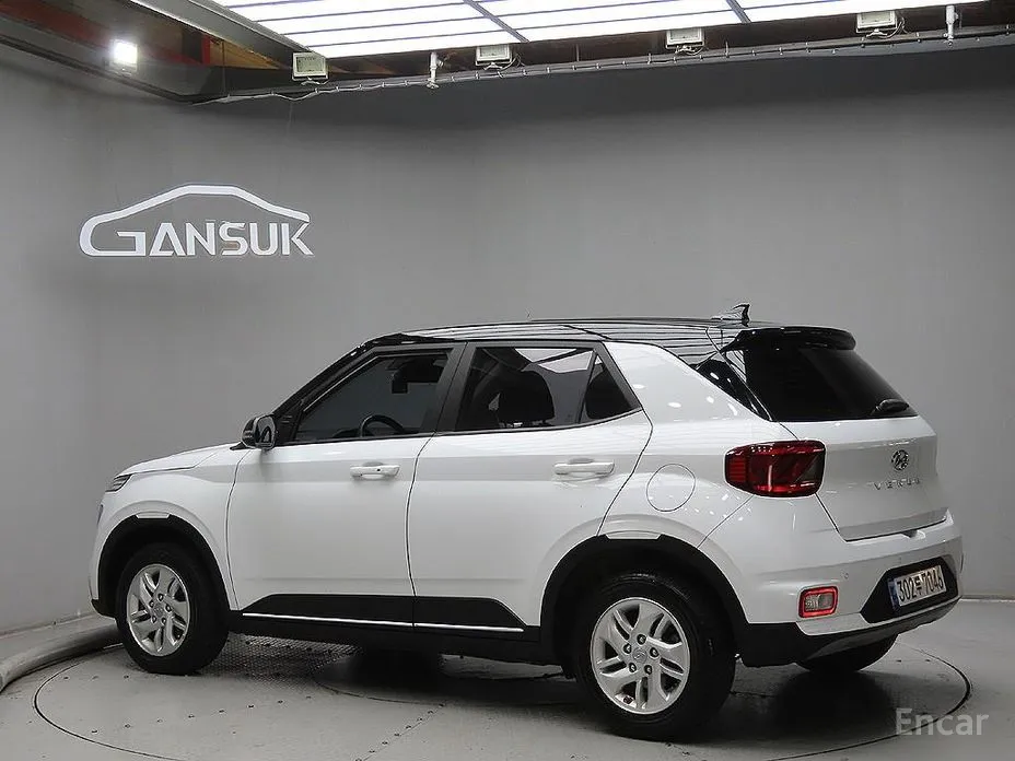 Фото 4 - Hyundai Venue