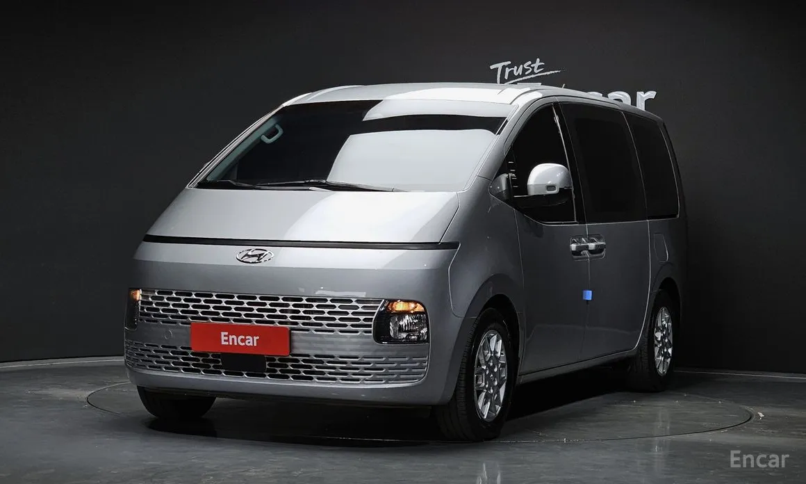 Фото 1 - Hyundai Staria