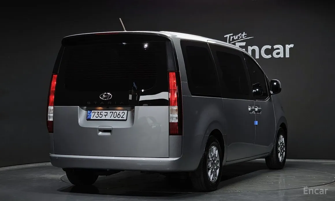 Фото 2 - Hyundai Staria