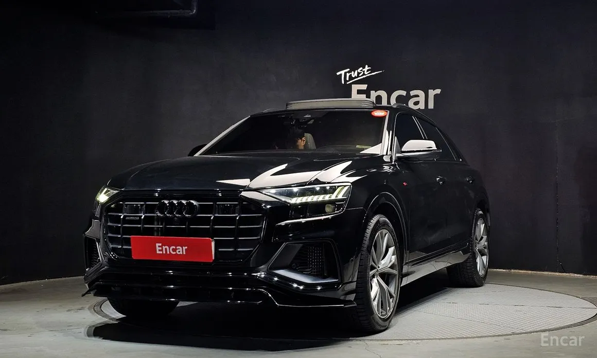 Фото 1 - Audi Q8