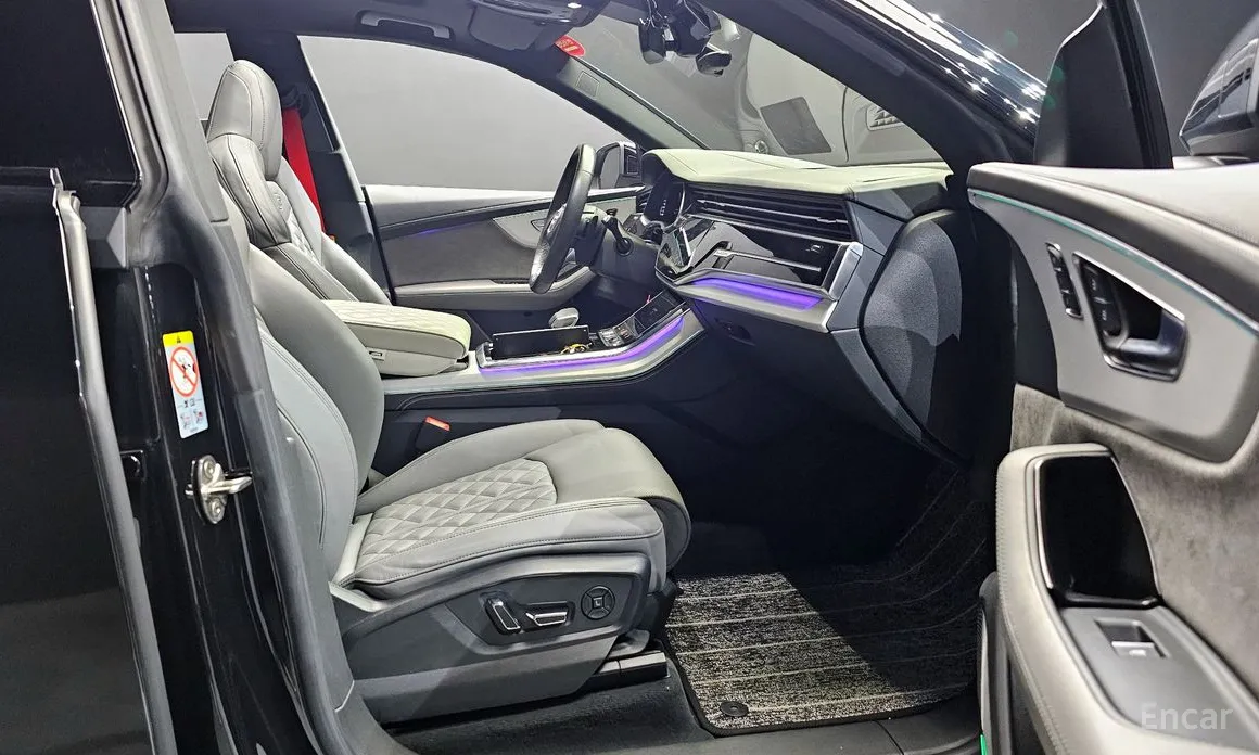 Фото 10 - Audi Q8