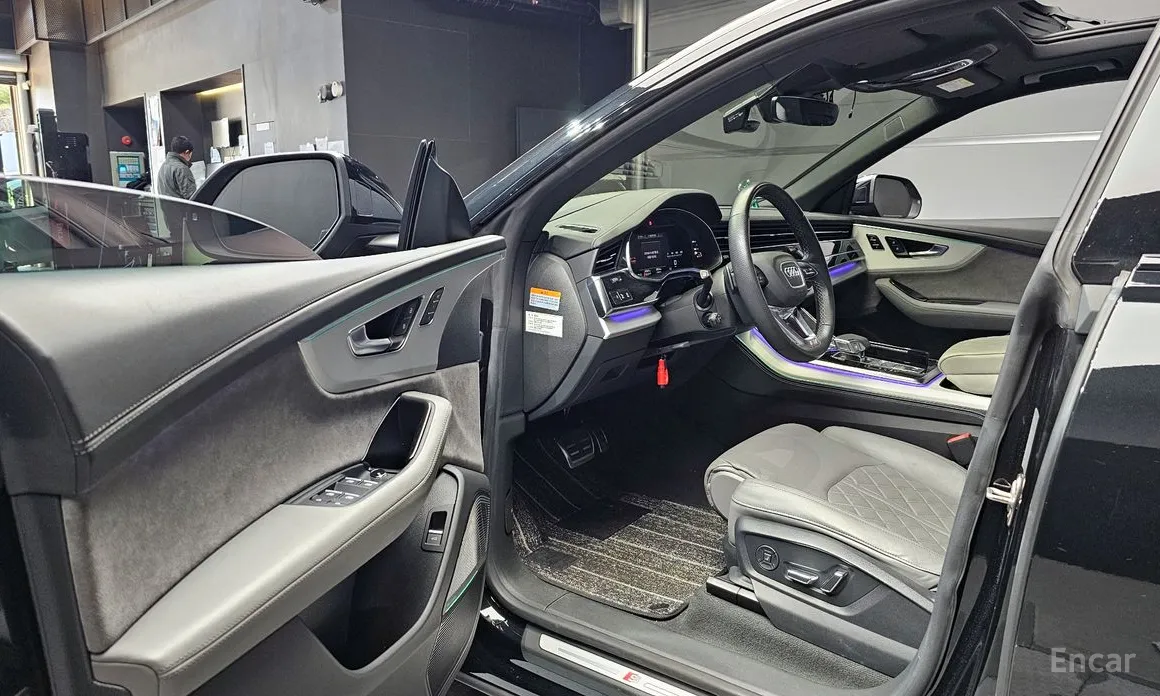 Фото 11 - Audi Q8