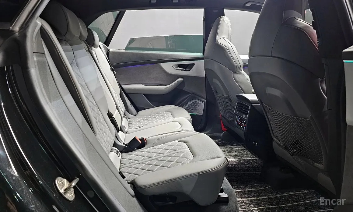 Фото 12 - Audi Q8