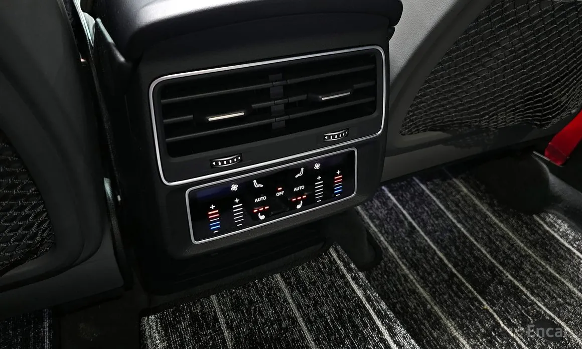 Фото 17 - Audi Q8