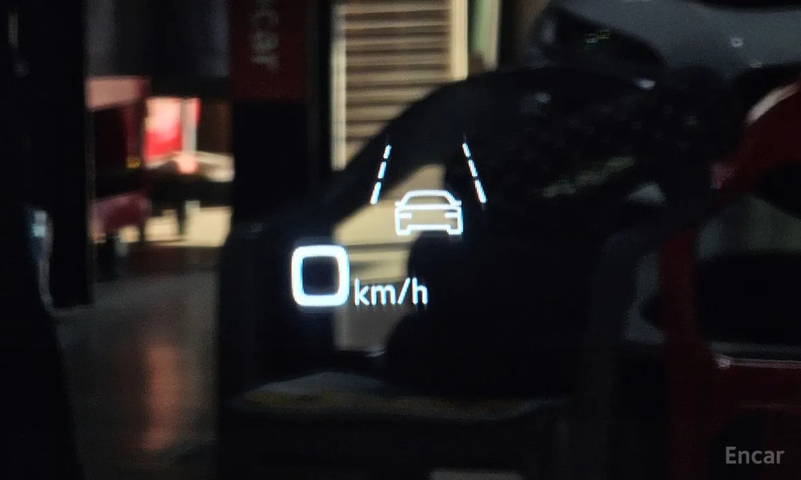 Фото 18 - Audi Q8