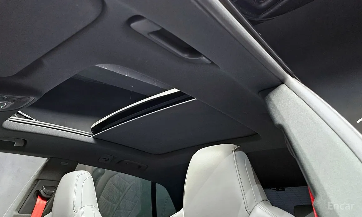 Фото 19 - Audi Q8