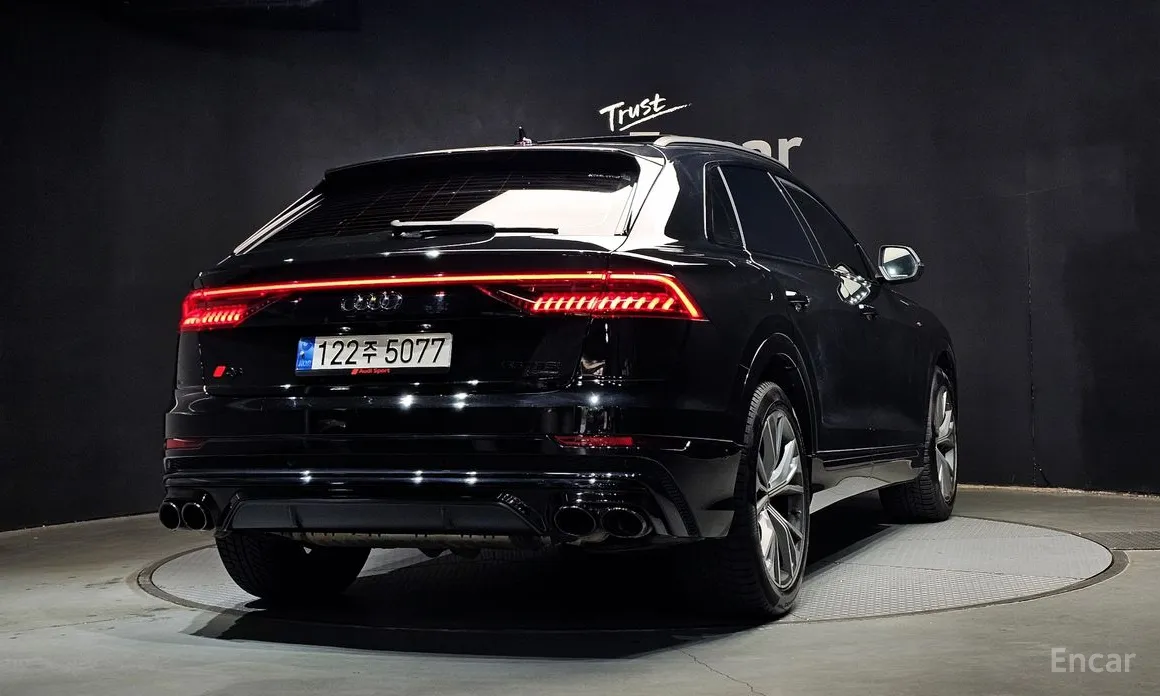 Фото 2 - Audi Q8