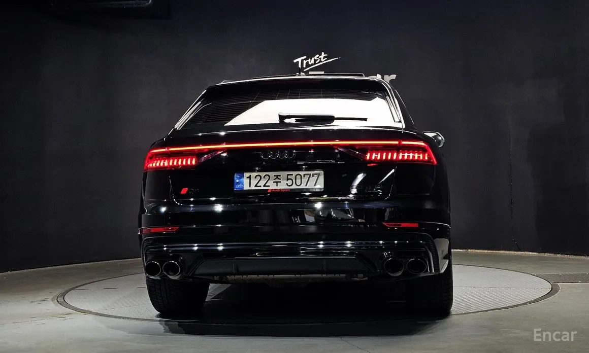 Фото 4 - Audi Q8