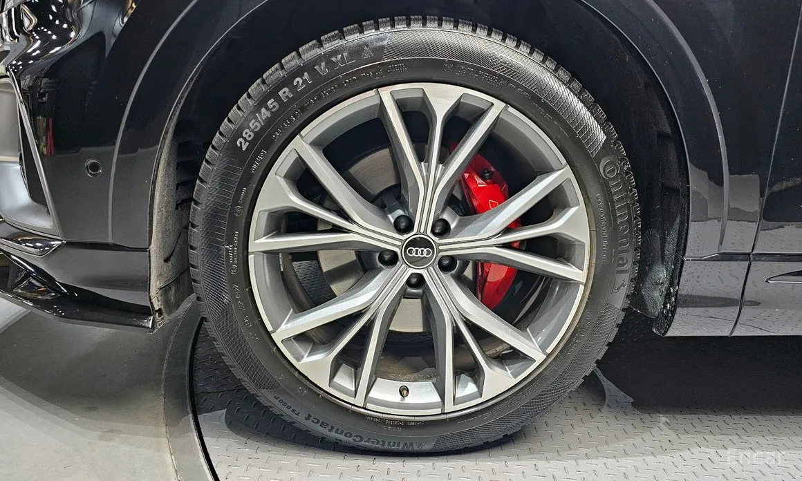 Фото 5 - Audi Q8