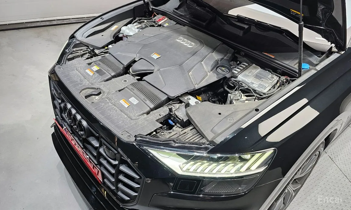 Фото 6 - Audi Q8