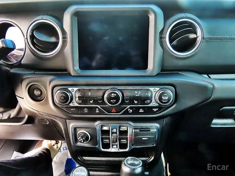 Фото 12 - Jeep Wrangler