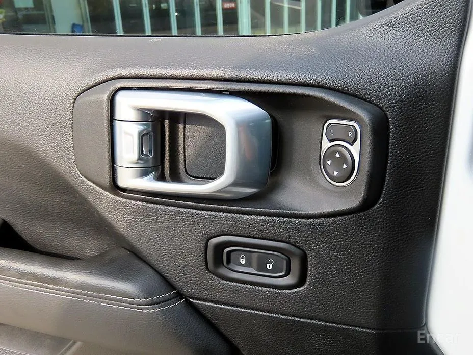 Фото 16 - Jeep Wrangler