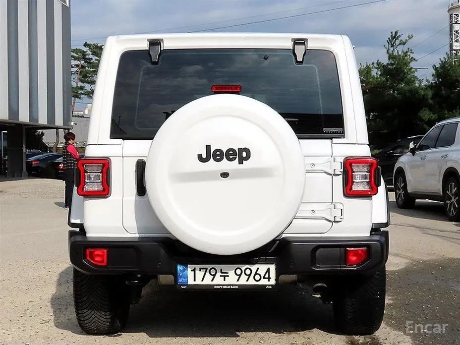 Фото 4 - Jeep Wrangler