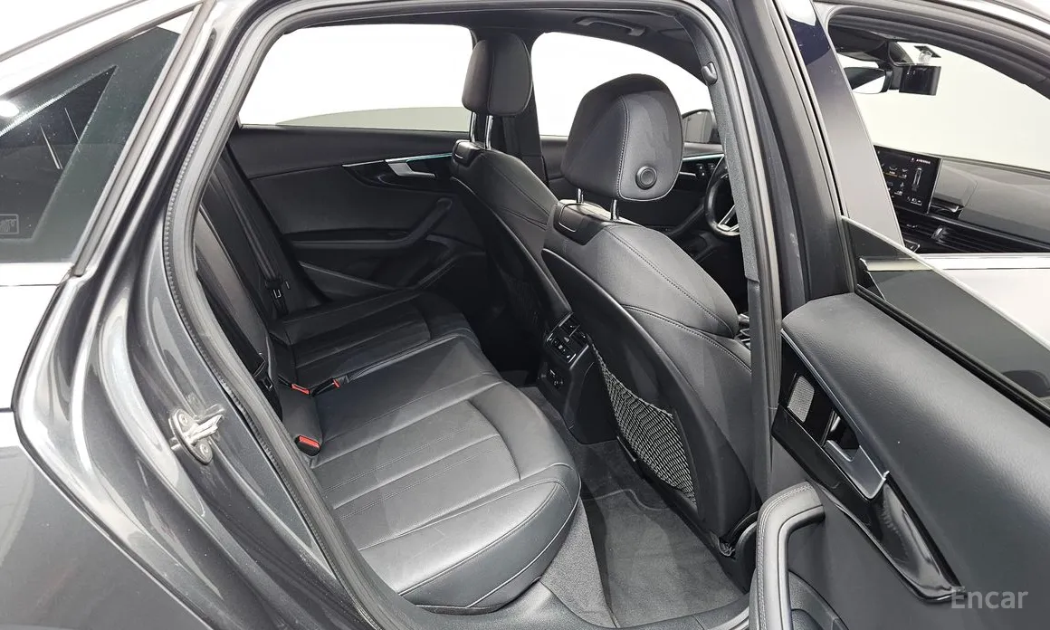 Фото 12 - Audi A4