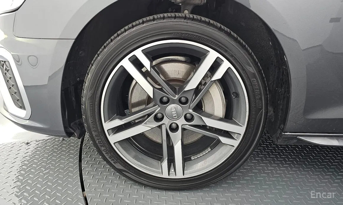 Фото 5 - Audi A4