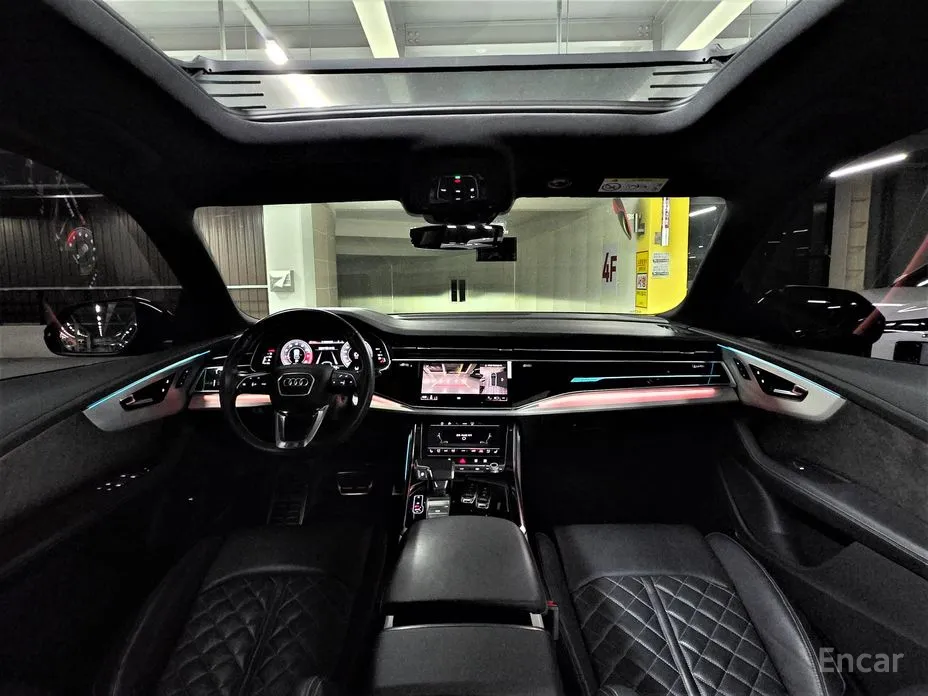 Фото 10 - Audi Q8