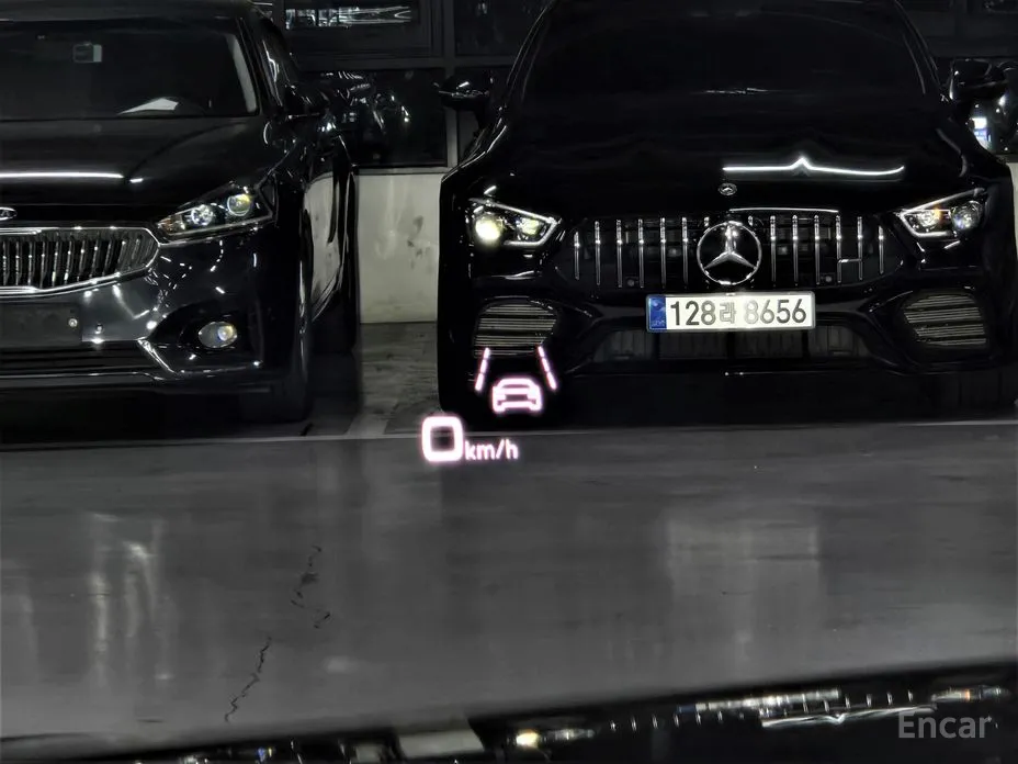 Фото 12 - Audi Q8