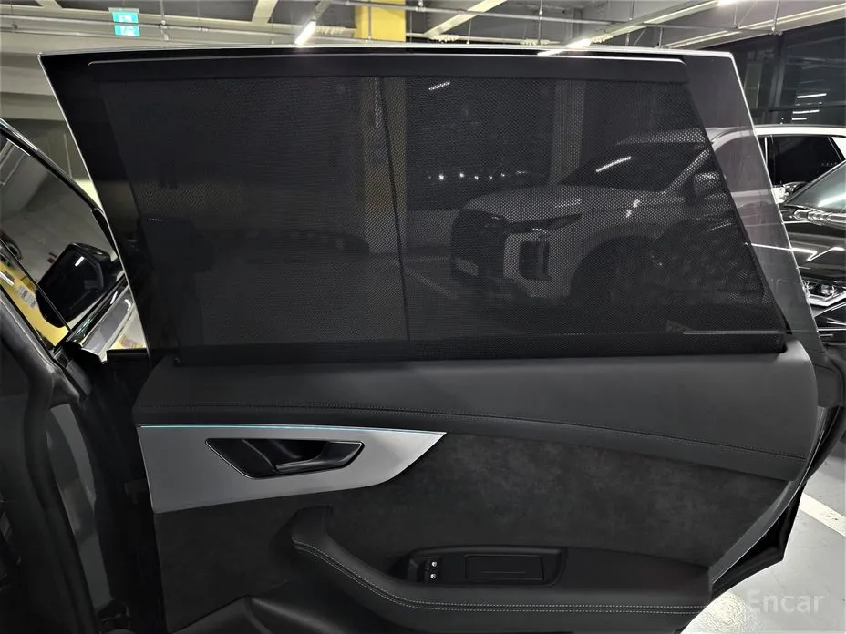 Фото 17 - Audi Q8