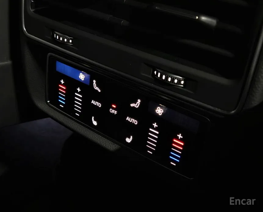 Фото 18 - Audi Q8