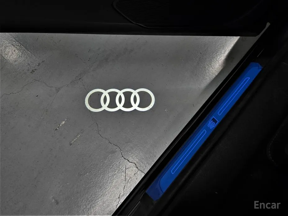 Фото 19 - Audi Q8