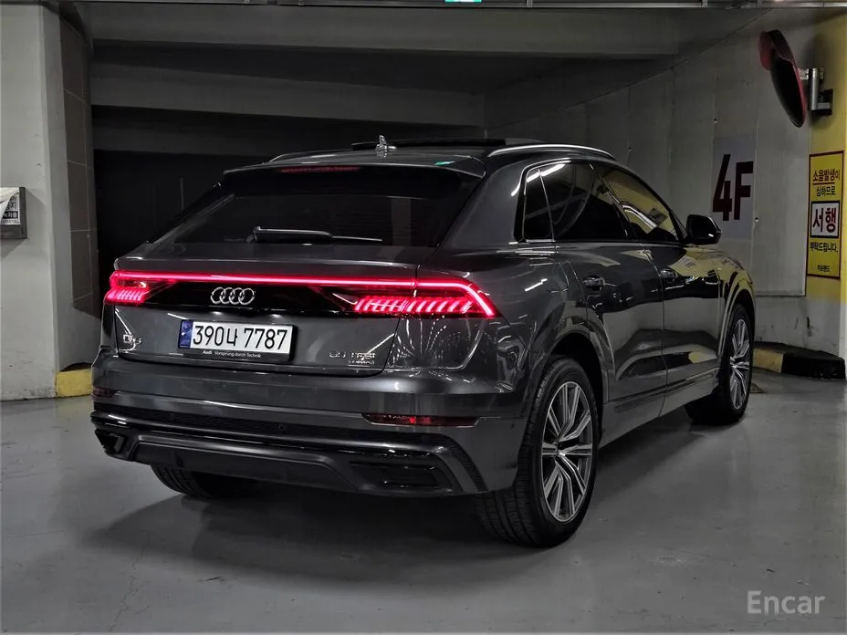 Фото 2 - Audi Q8