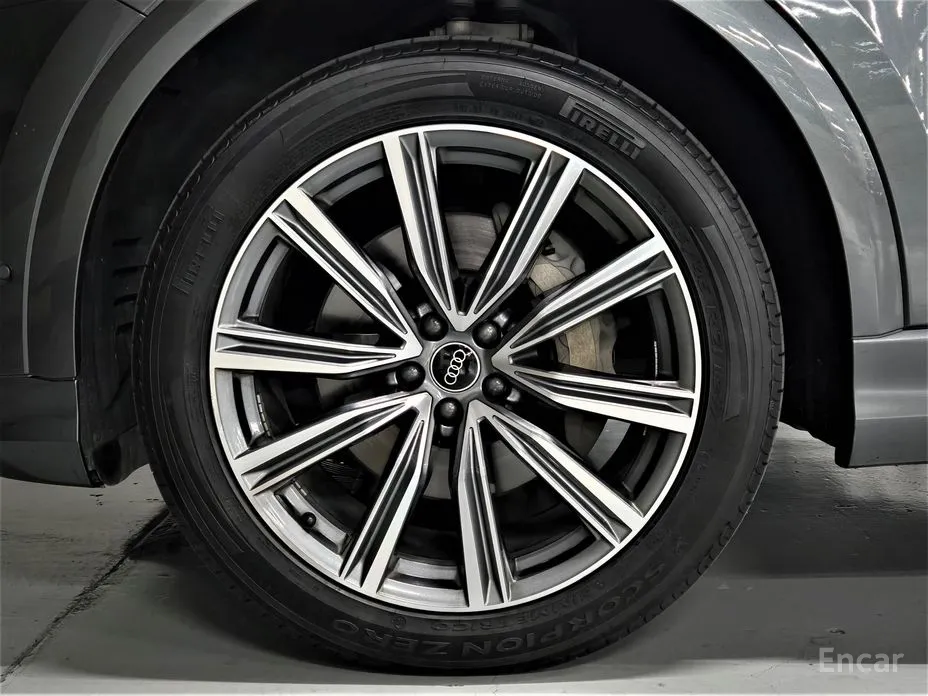 Фото 5 - Audi Q8