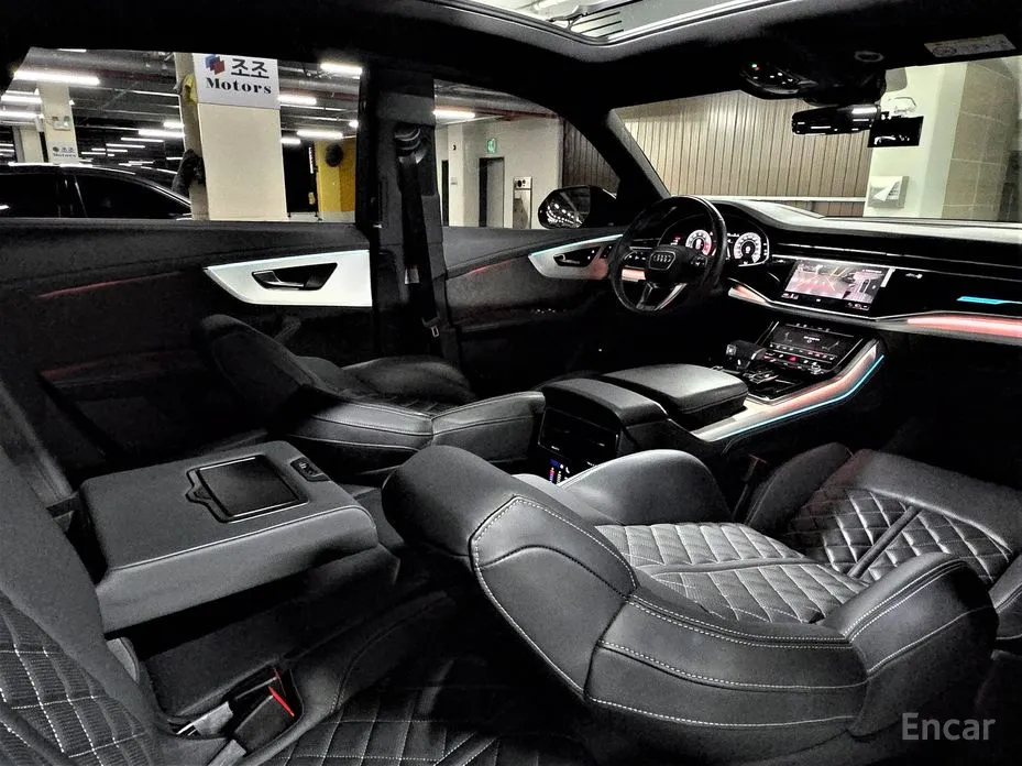 Фото 7 - Audi Q8