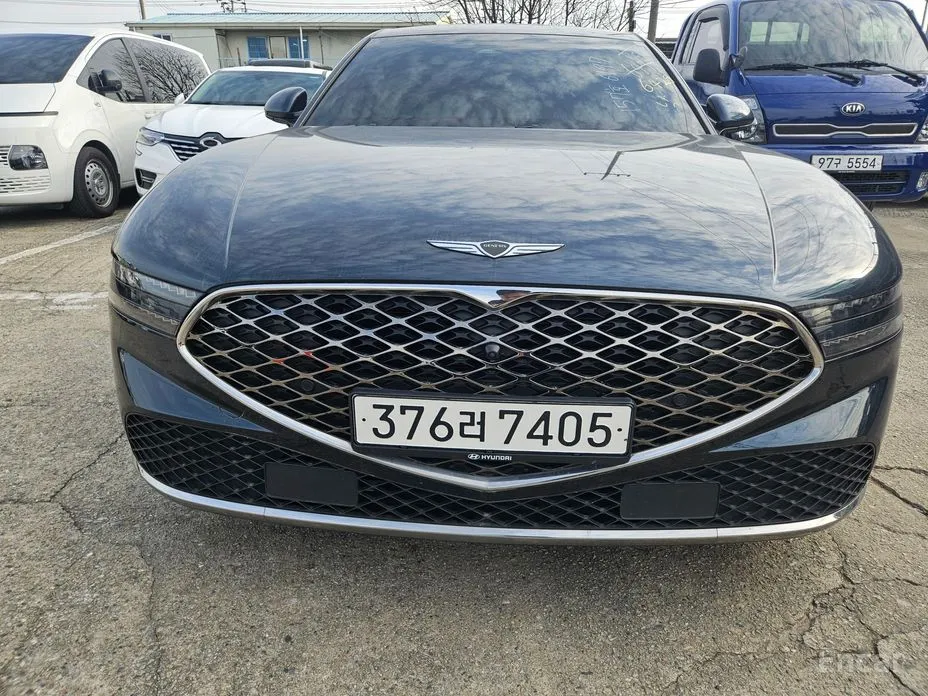 Фото 1 - Genesis G90