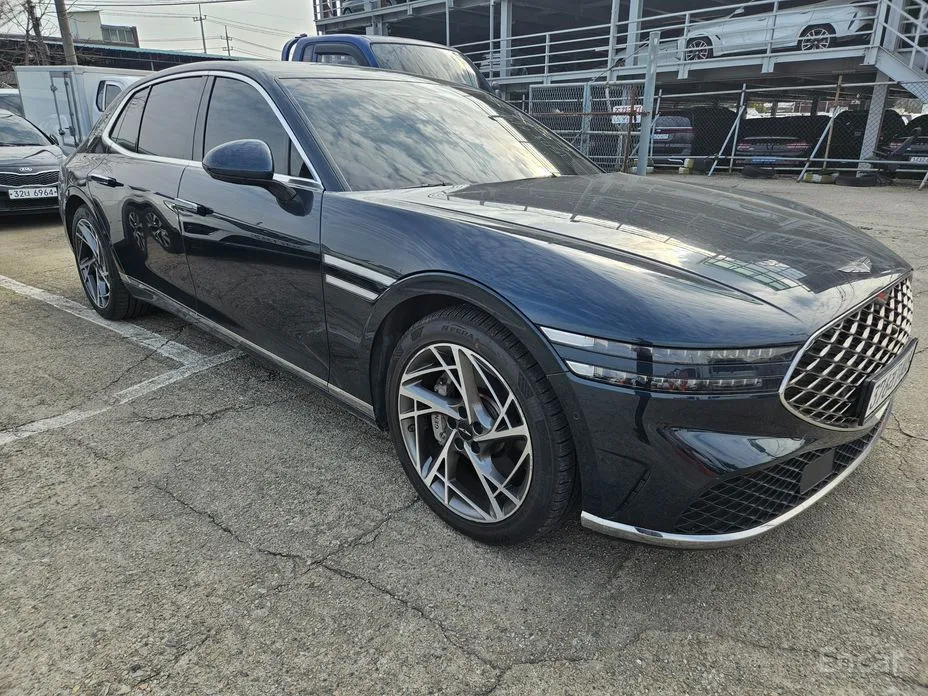 Фото 2 - Genesis G90