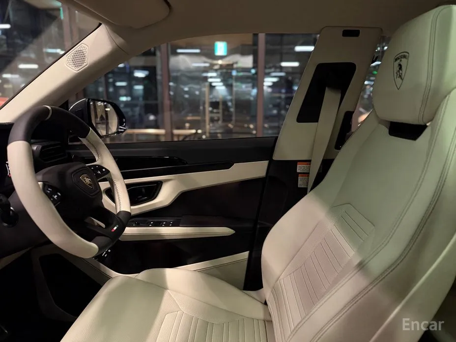 Фото 12 - Lamborghini Urus