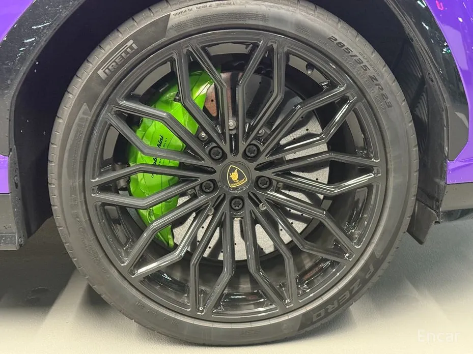 Фото 15 - Lamborghini Urus