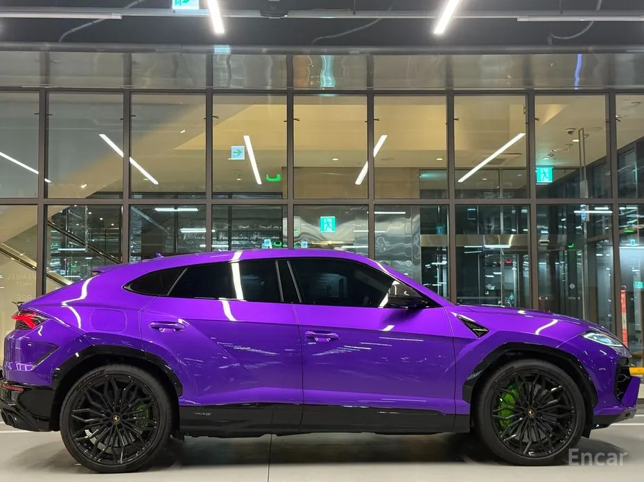 Фото 3 - Lamborghini Urus