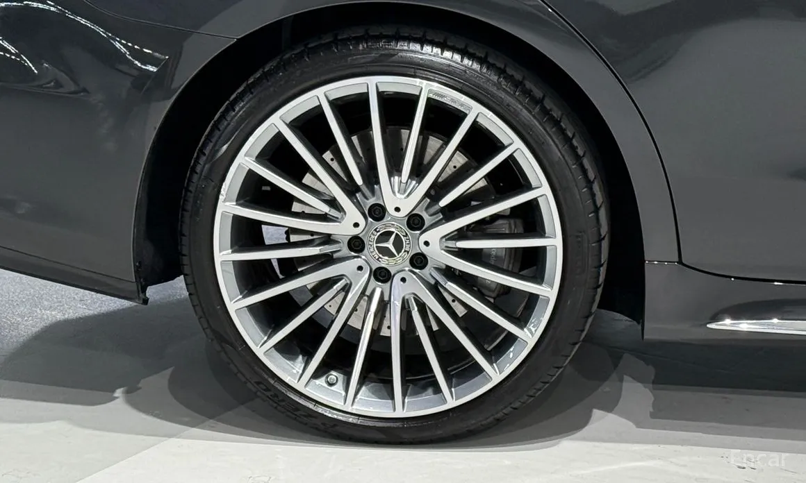 Фото 20 - Mercedes-Benz S-Class