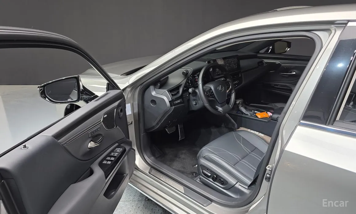 Фото 10 - Lexus ES