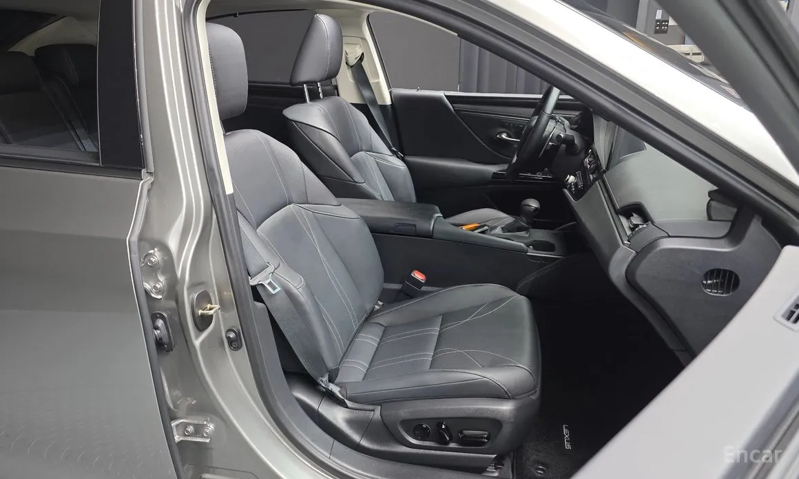 Фото 12 - Lexus ES