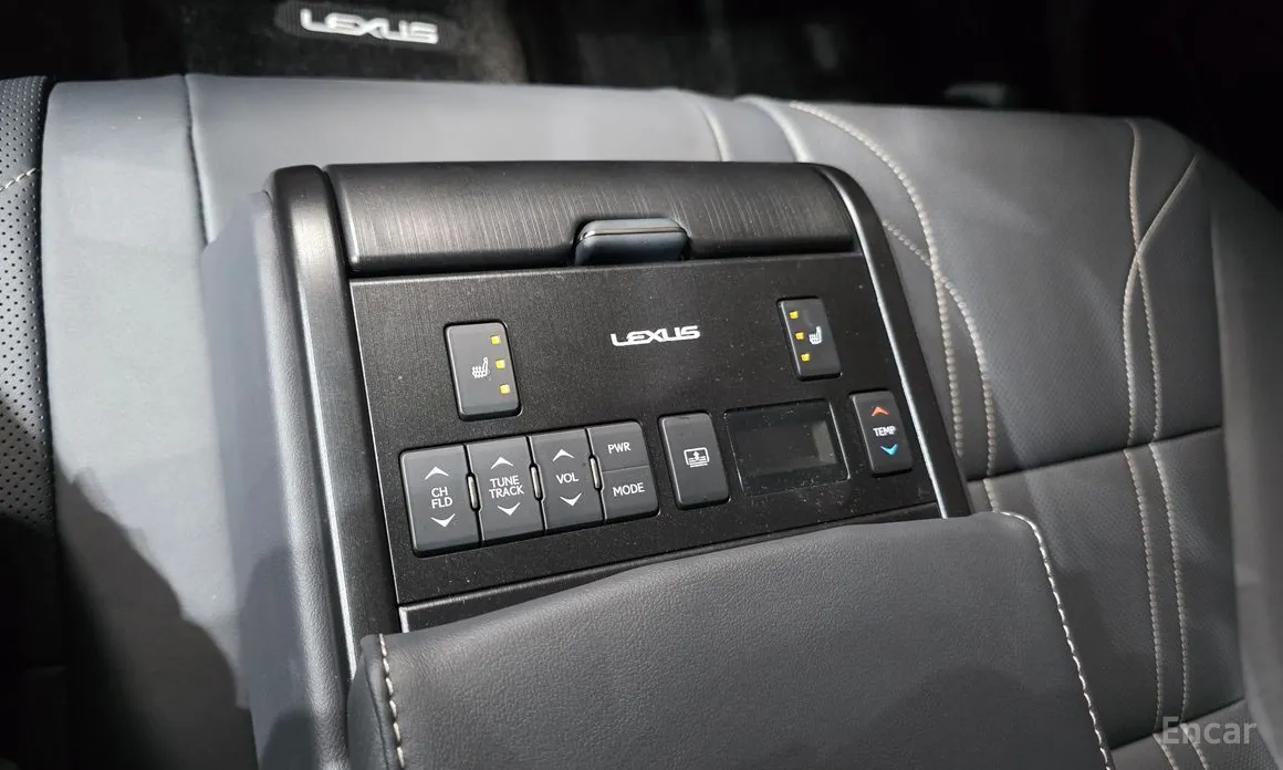 Фото 18 - Lexus ES