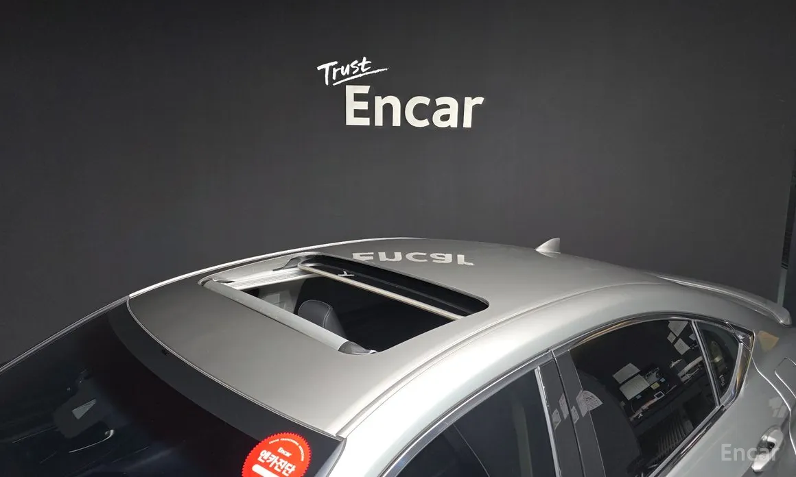 Фото 19 - Lexus ES