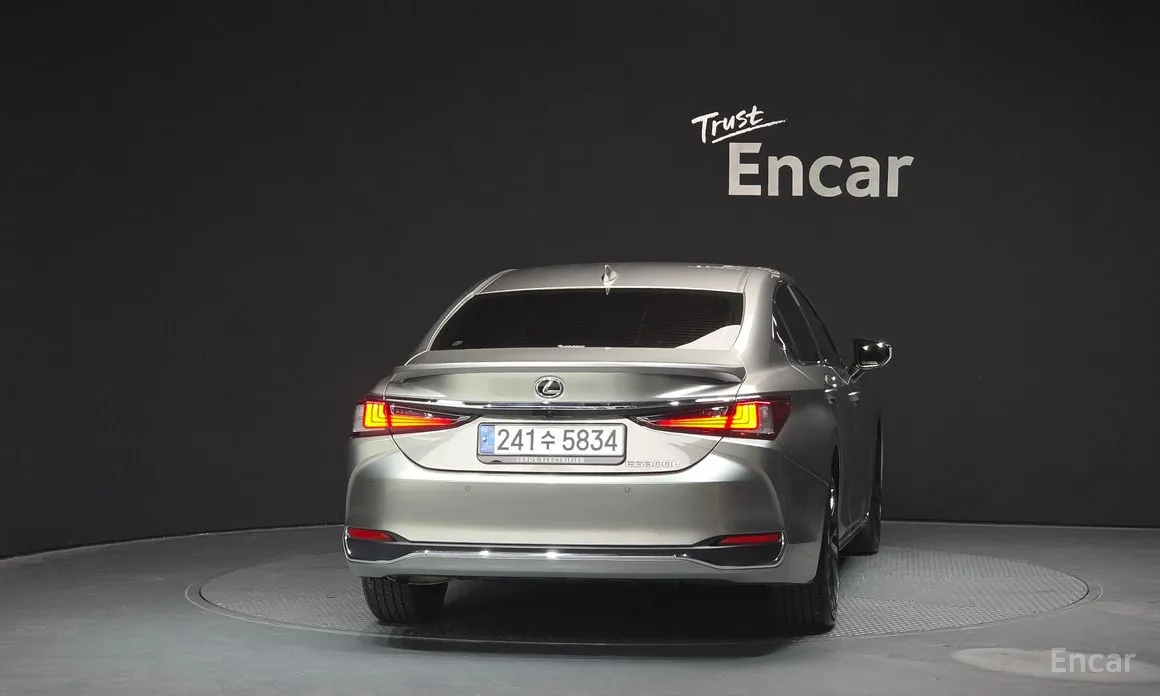 Фото 4 - Lexus ES