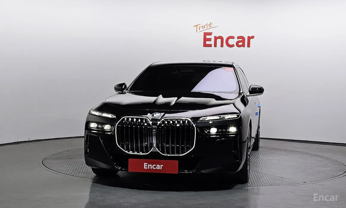 Фото 3 - BMW 7 Series