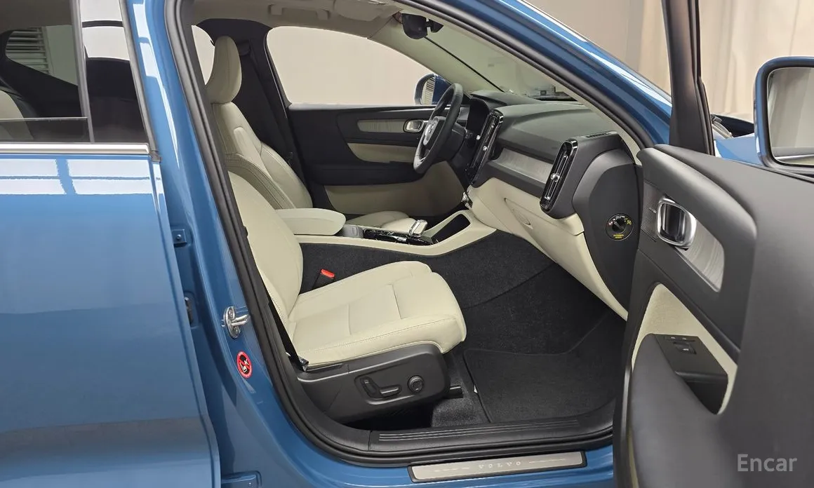 Фото 11 - Volvo XC40