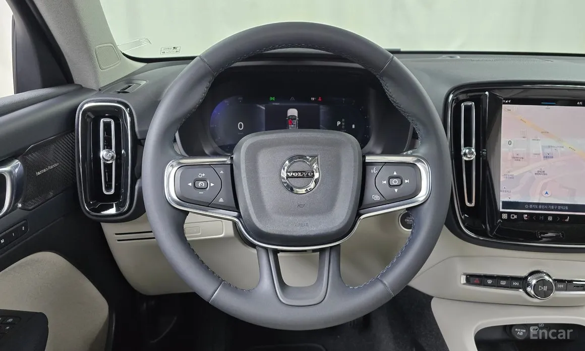 Фото 13 - Volvo XC40