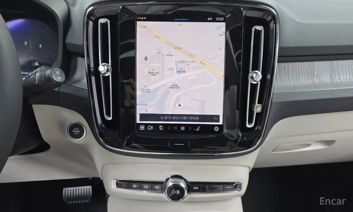 Фото 14 - Volvo XC40