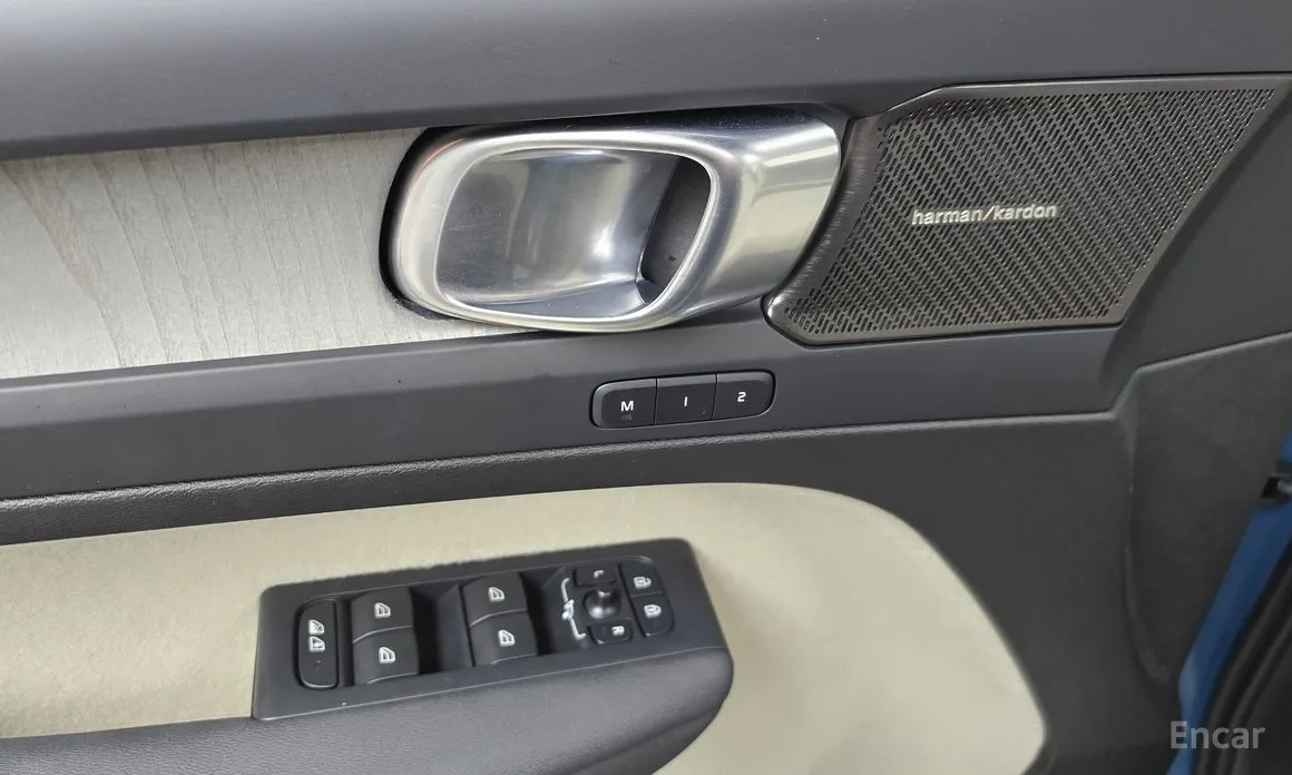 Фото 17 - Volvo XC40