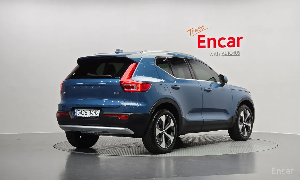 Фото 2 - Volvo XC40