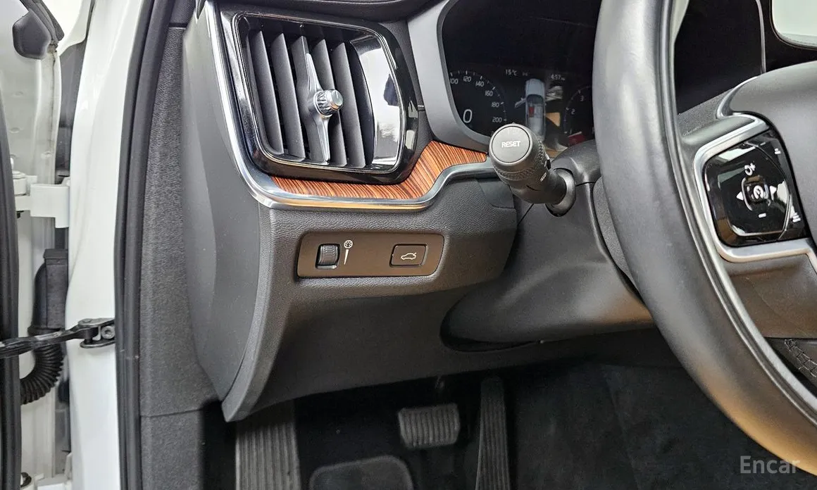 Фото 16 - Volvo S60